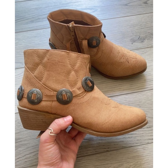 Shoes - tan western buckle ankle cowboy boots
